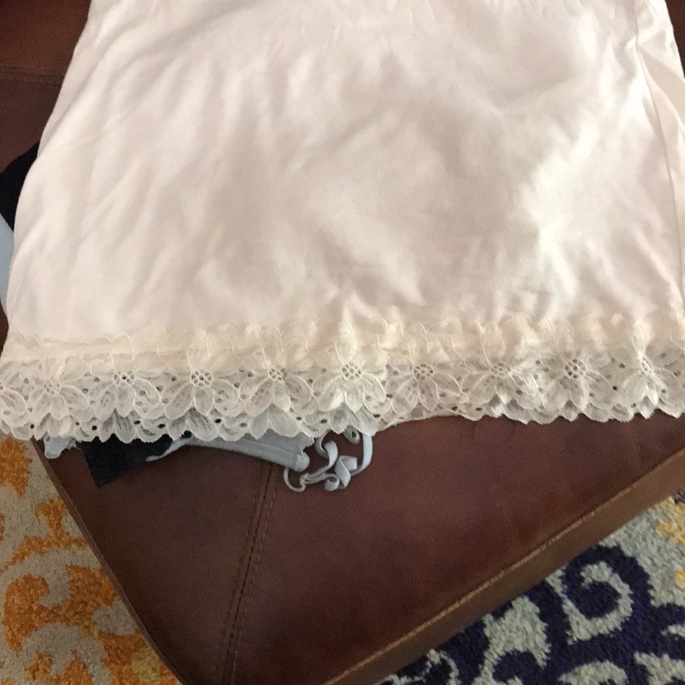 Bundle of Lace-Trimmed Cami Tank Top -Cream, Black, Sage green - Picture 3 of 6